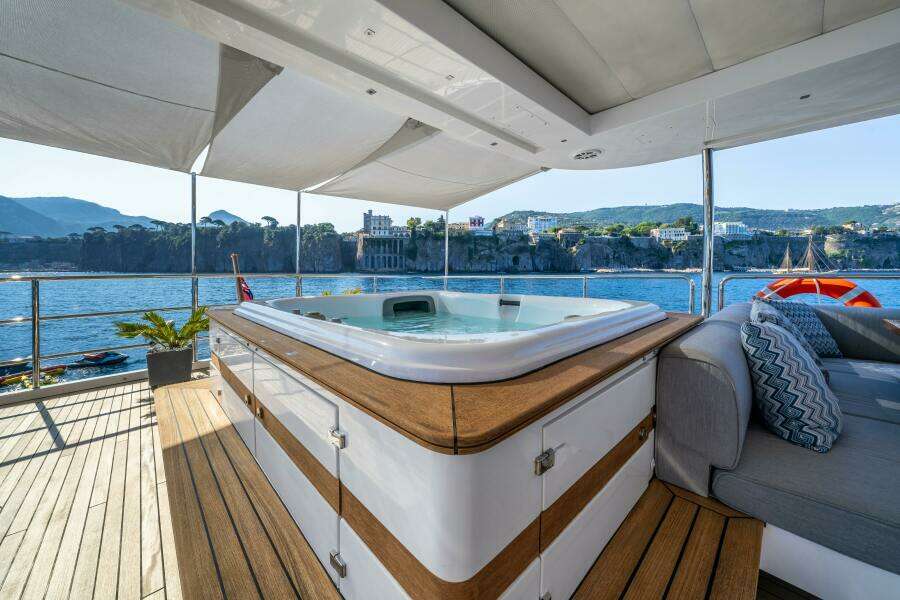 HORIZON 93ft Benetti Yacht For Sale