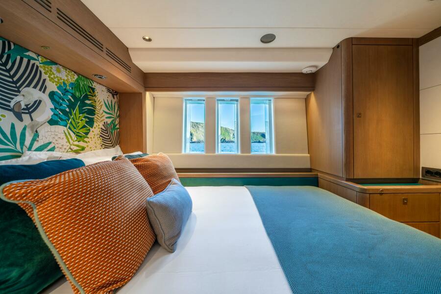 88' 2013 Oyster Yachts Oyster 885