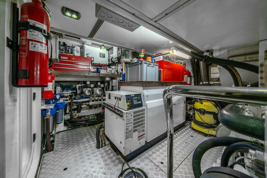 88' 2013 Oyster Yachts Oyster 885