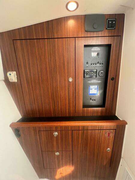 Pursuit 32 DC - 