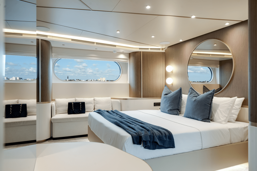 84ft Azimut Yacht For Sale