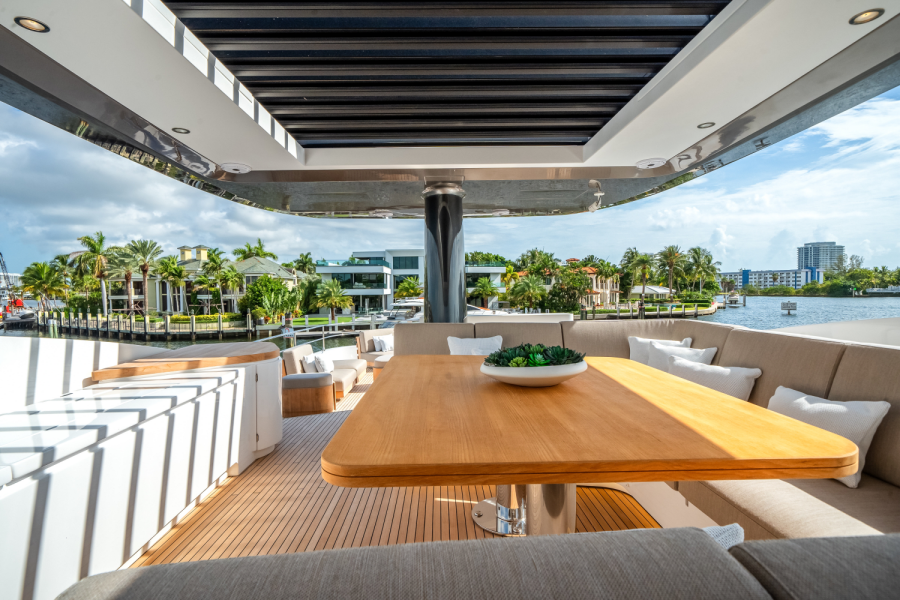 84ft Azimut Yacht For Sale
