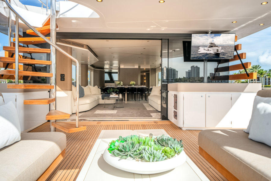 84ft Azimut Yacht For Sale
