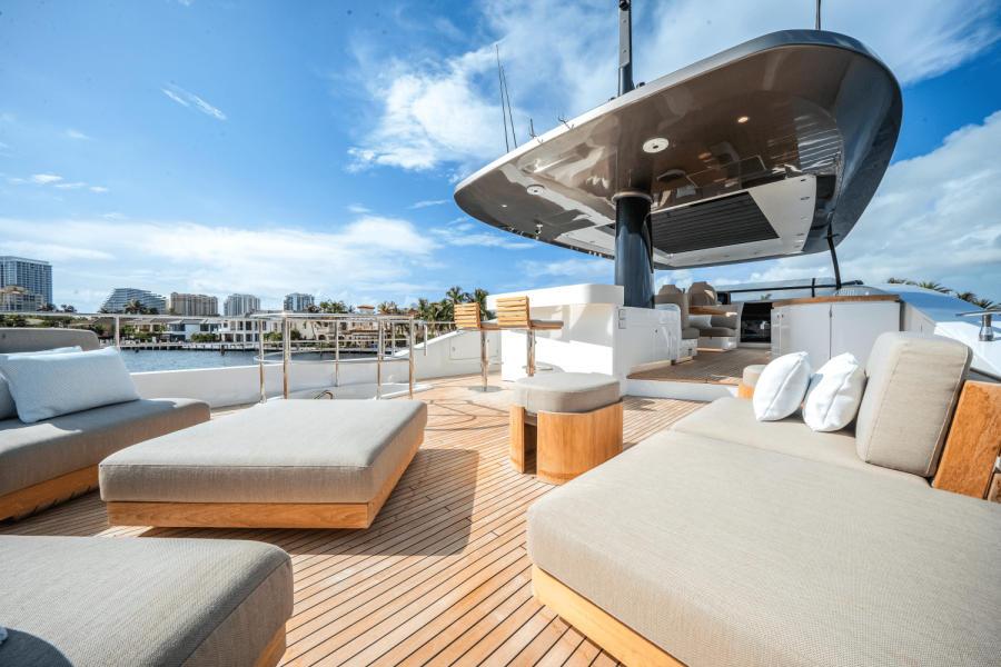 84ft Azimut Yacht For Sale