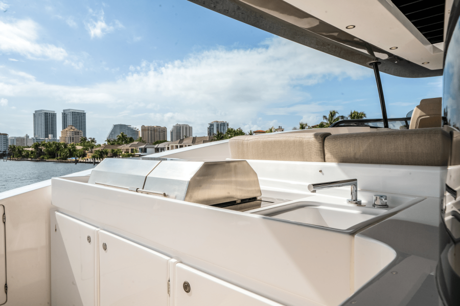 84ft Azimut Yacht For Sale