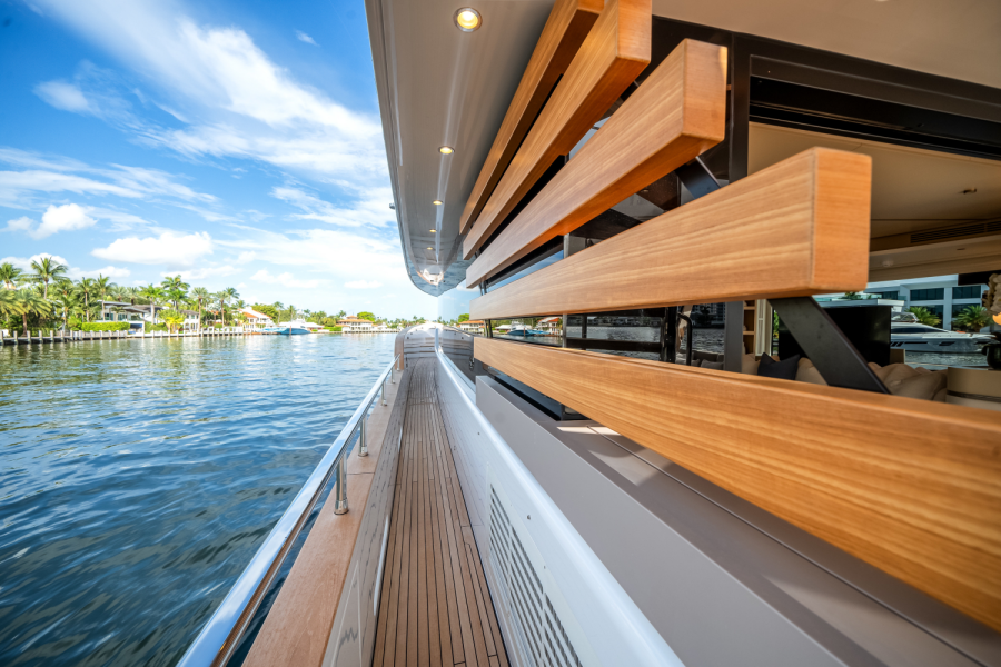 84ft Azimut Yacht For Sale