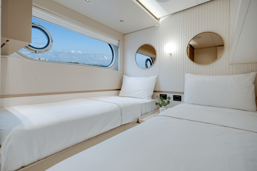 84ft Azimut Yacht For Sale