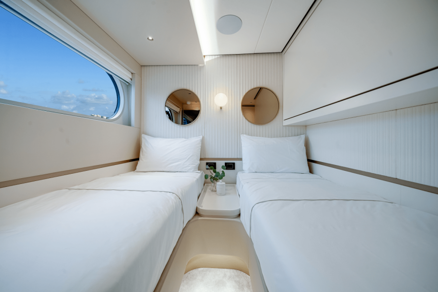 84ft Azimut Yacht For Sale
