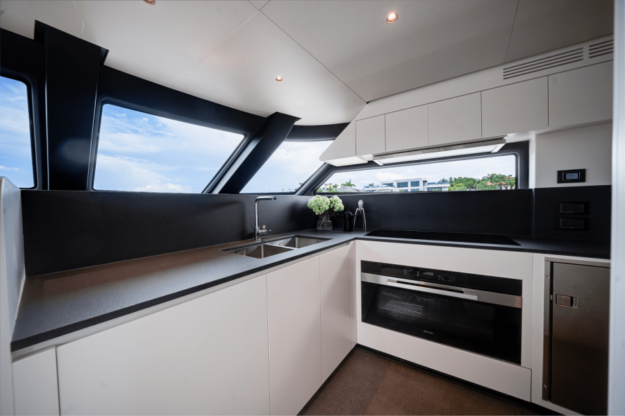 84ft Azimut Yacht For Sale