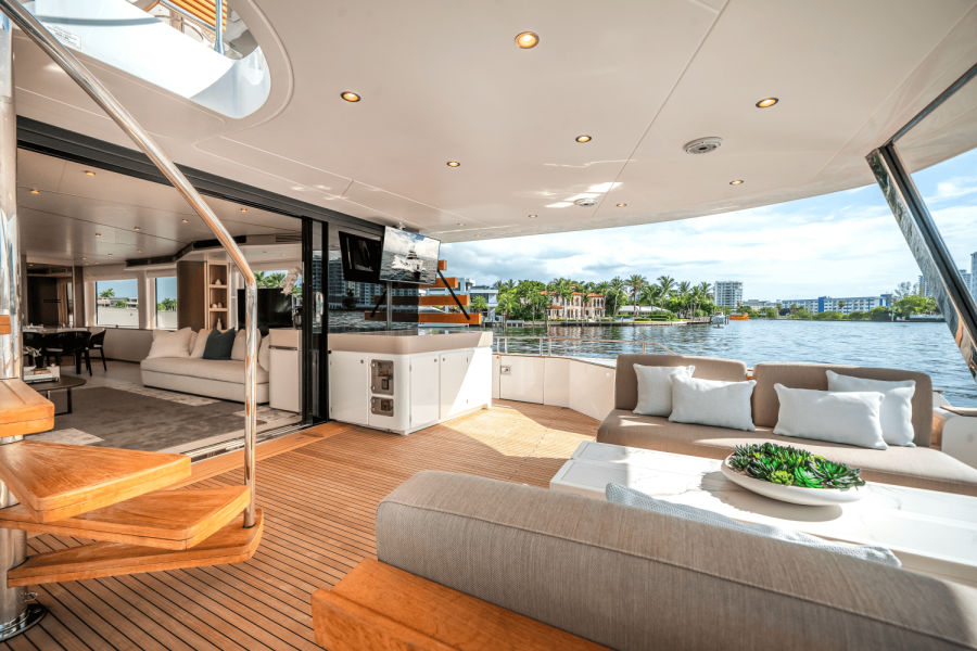 84ft Azimut Yacht For Sale
