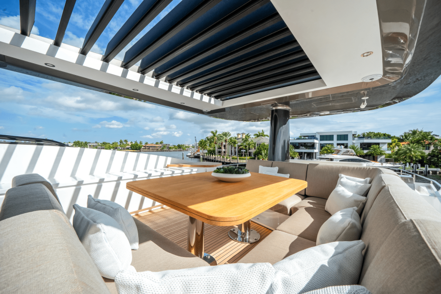 84ft Azimut Yacht For Sale