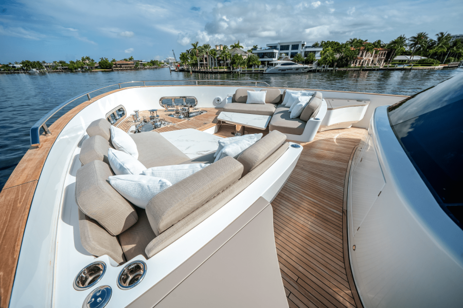 84ft Azimut Yacht For Sale