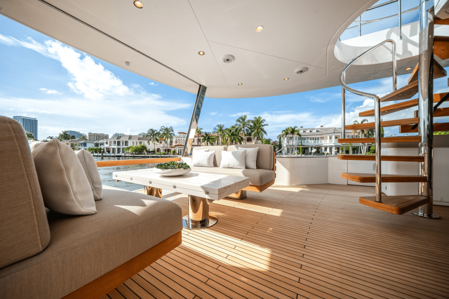 84ft Azimut Yacht For Sale