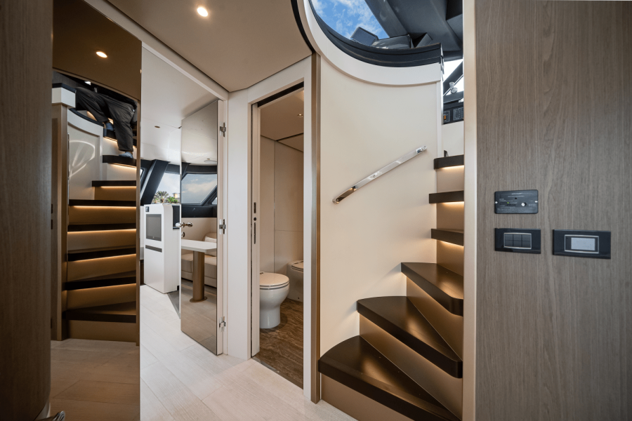 84ft Azimut Yacht For Sale