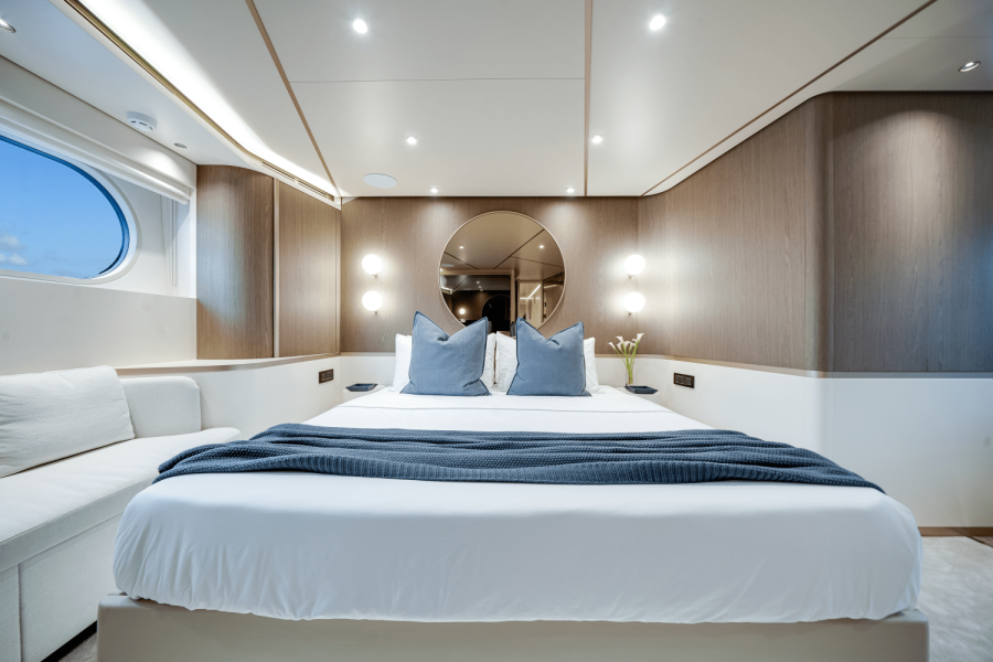 84ft Azimut Yacht For Sale