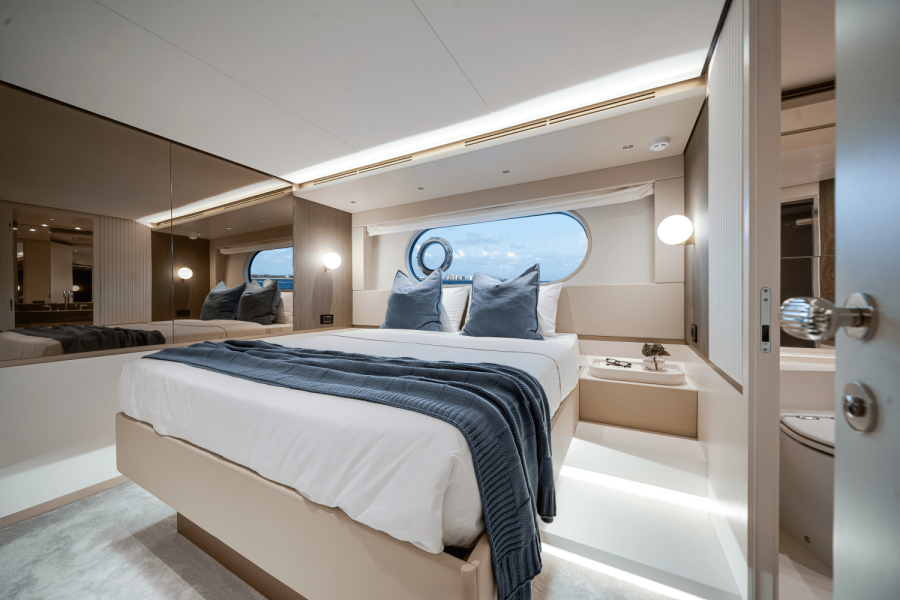 84ft Azimut Yacht For Sale