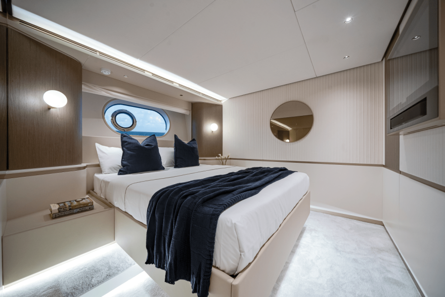 84ft Azimut Yacht For Sale