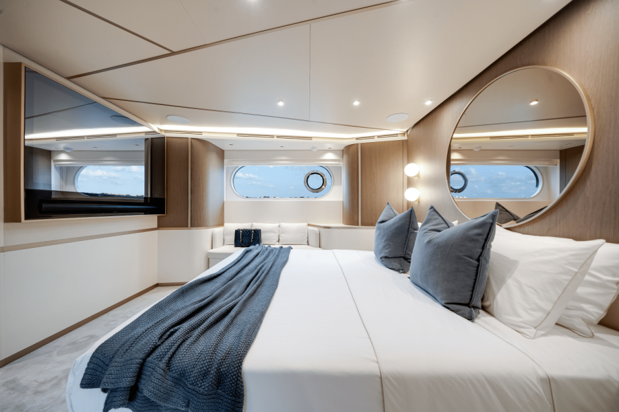 84ft Azimut Yacht For Sale