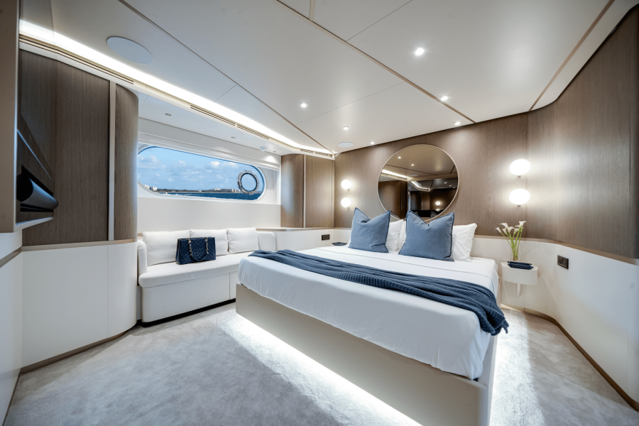84ft Azimut Yacht For Sale