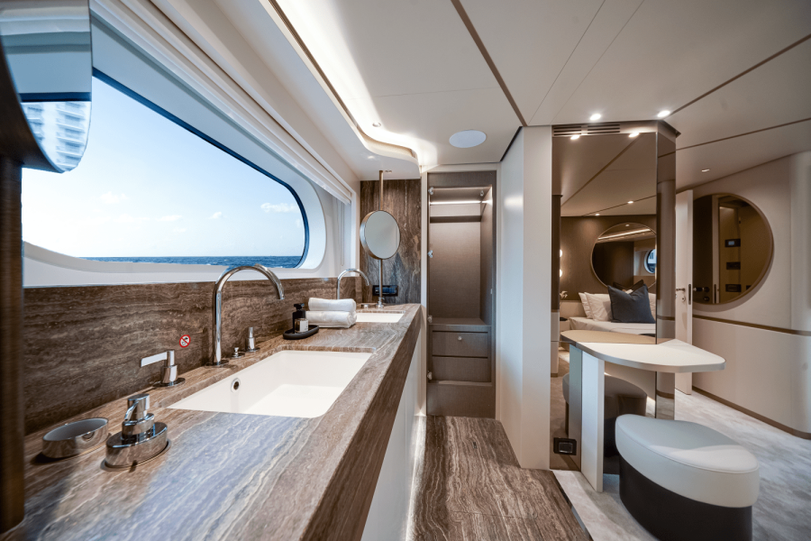 84ft Azimut Yacht For Sale