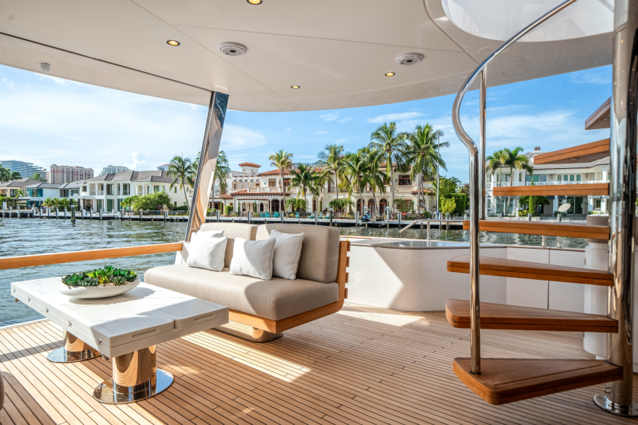 84ft Azimut Yacht For Sale