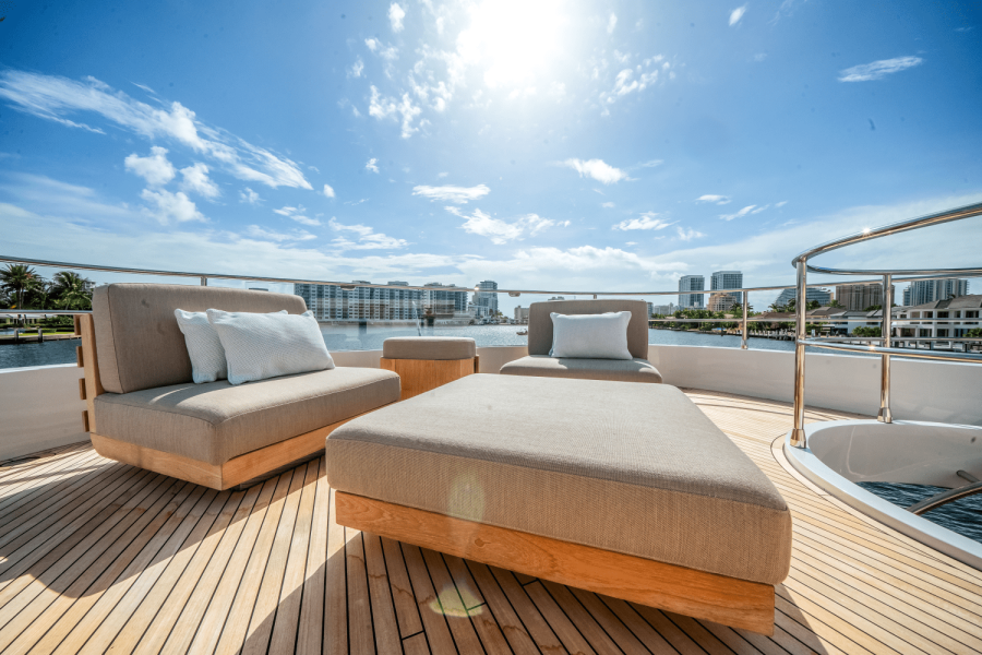 84ft Azimut Yacht For Sale