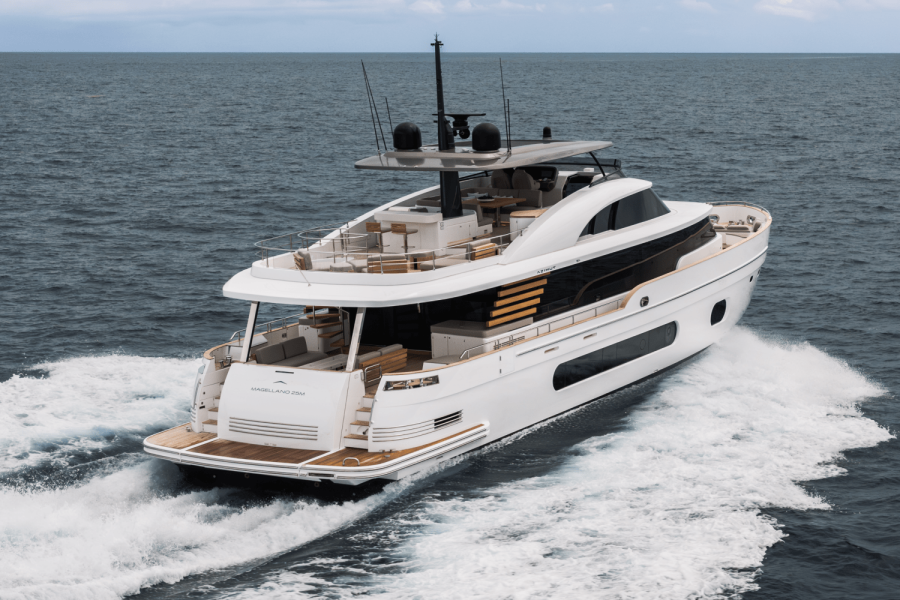 84ft Azimut Yacht For Sale