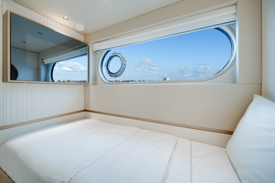 84ft Azimut Yacht For Sale