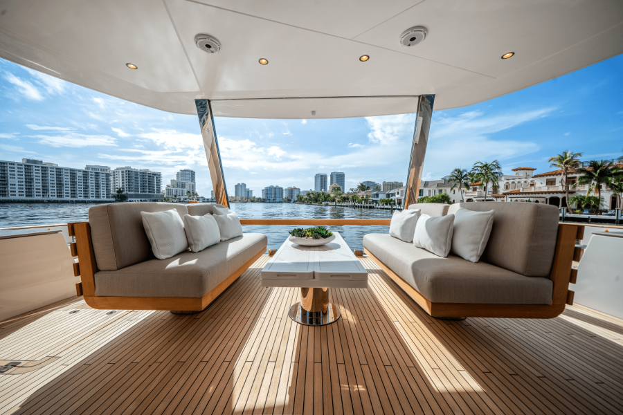 84ft Azimut Yacht For Sale