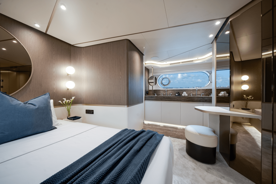 84ft Azimut Yacht For Sale