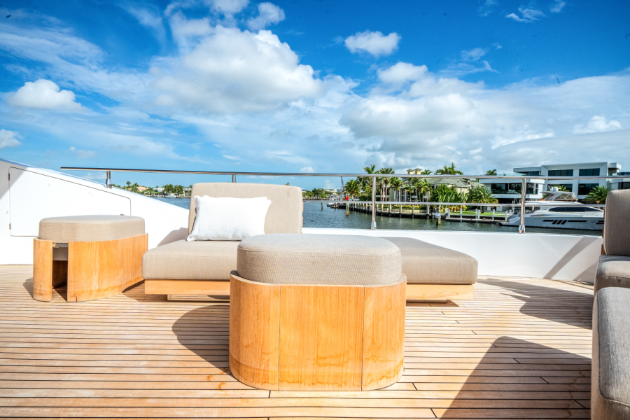 84ft Azimut Yacht For Sale