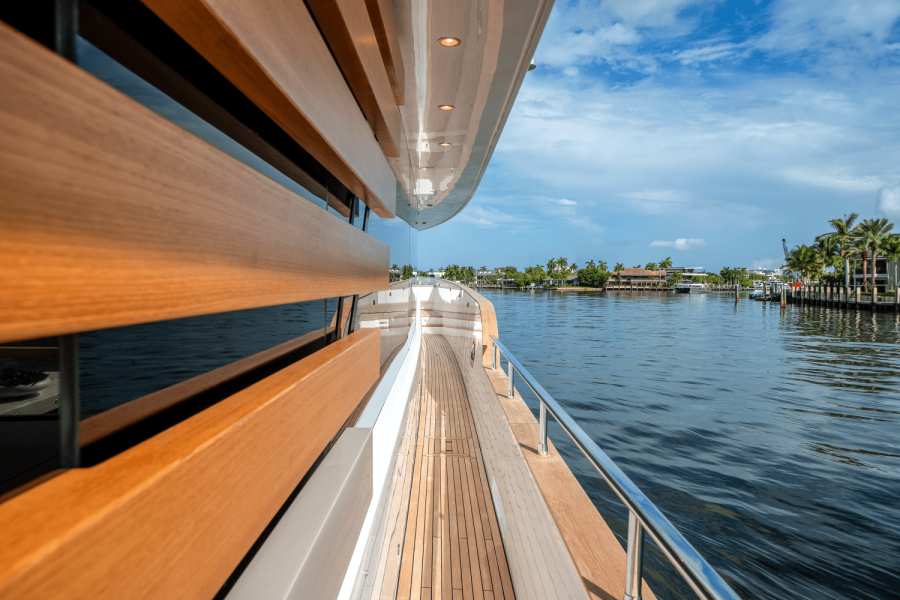 84ft Azimut Yacht For Sale