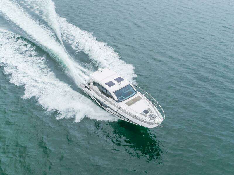 JESSIE S GIRL 35ft Four Winns Yacht For Sale