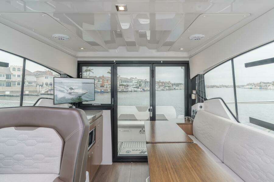 JESSIE S GIRL 35ft Four Winns Yacht For Sale