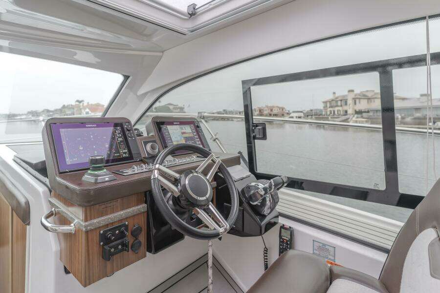 JESSIE S GIRL 35ft Four Winns Yacht For Sale