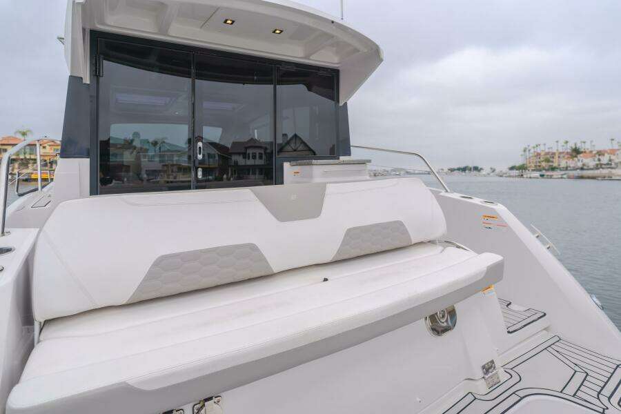 JESSIE S GIRL 35ft Four Winns Yacht For Sale