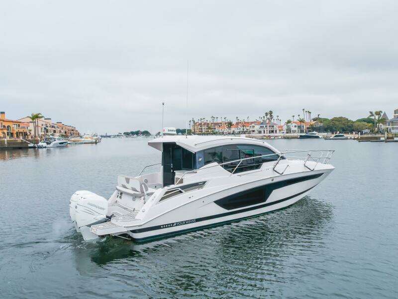 JESSIE S GIRL 35ft Four Winns Yacht For Sale