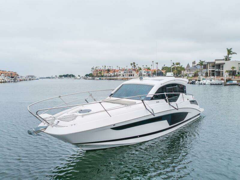 JESSIE S GIRL 35ft Four Winns Yacht For Sale