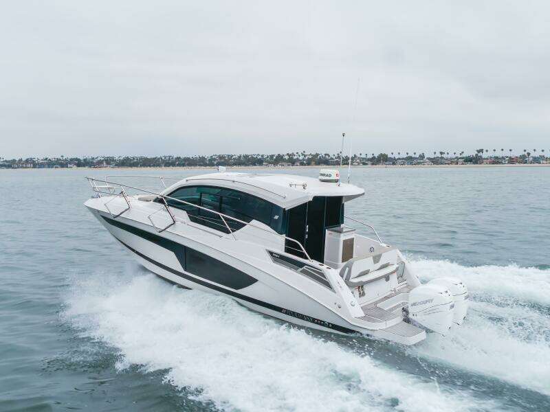 JESSIE S GIRL 35ft Four Winns Yacht For Sale