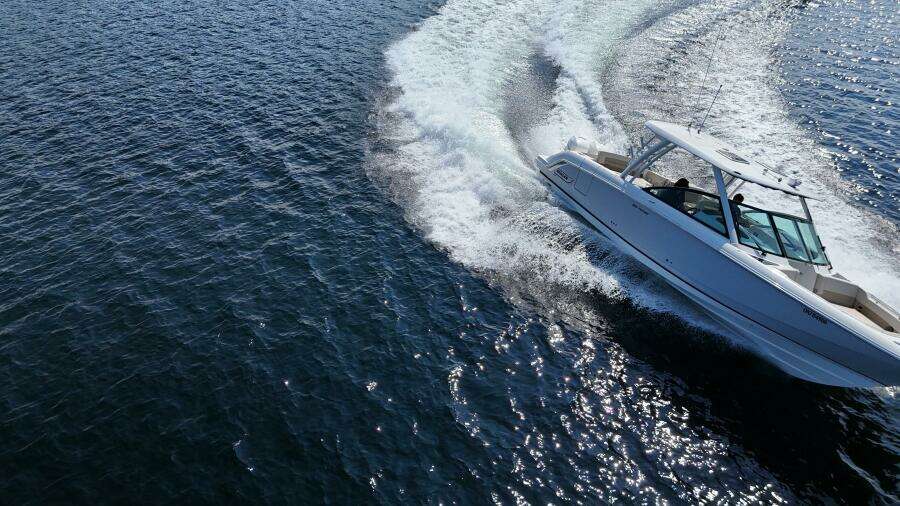 32ft Boston Whaler Yacht For Sale