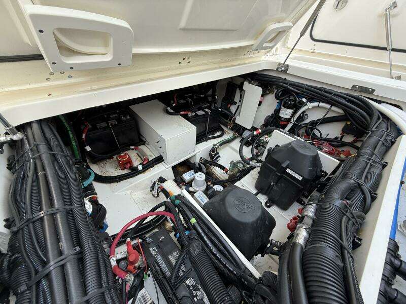32ft Boston Whaler Yacht For Sale