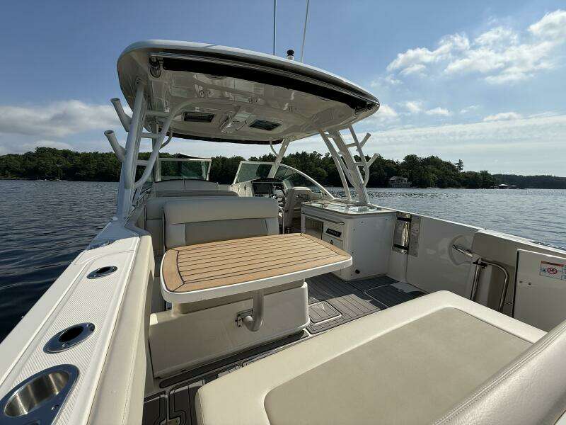 32ft Boston Whaler Yacht For Sale