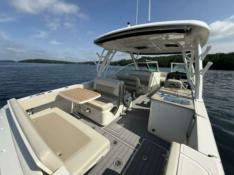 32ft Boston Whaler Yacht For Sale