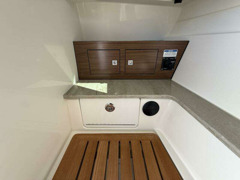 32ft Boston Whaler Yacht For Sale