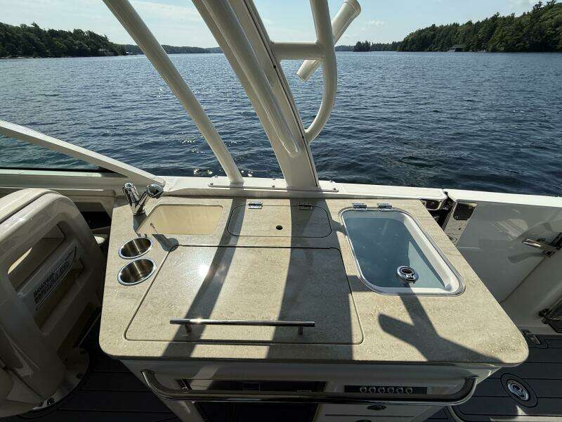 32ft Boston Whaler Yacht For Sale