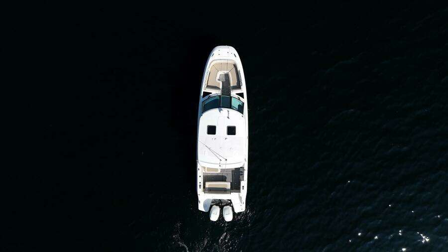 32ft Boston Whaler Yacht For Sale