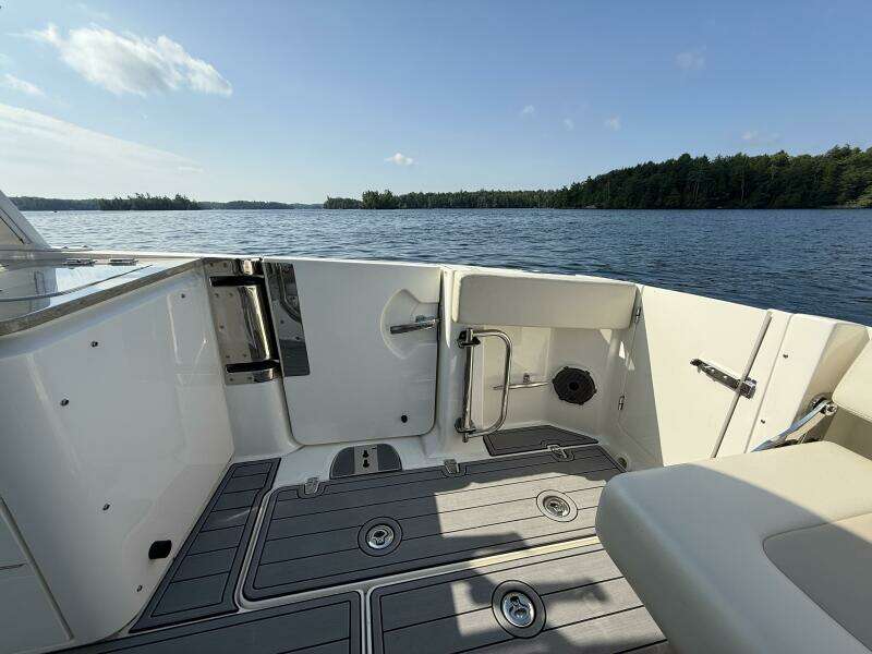 32ft Boston Whaler Yacht For Sale
