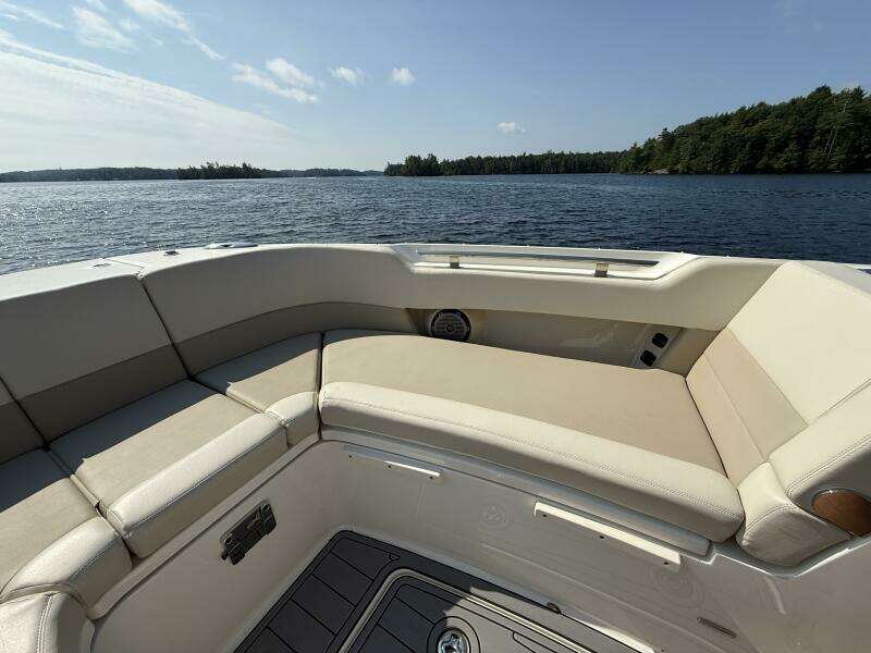 32ft Boston Whaler Yacht For Sale