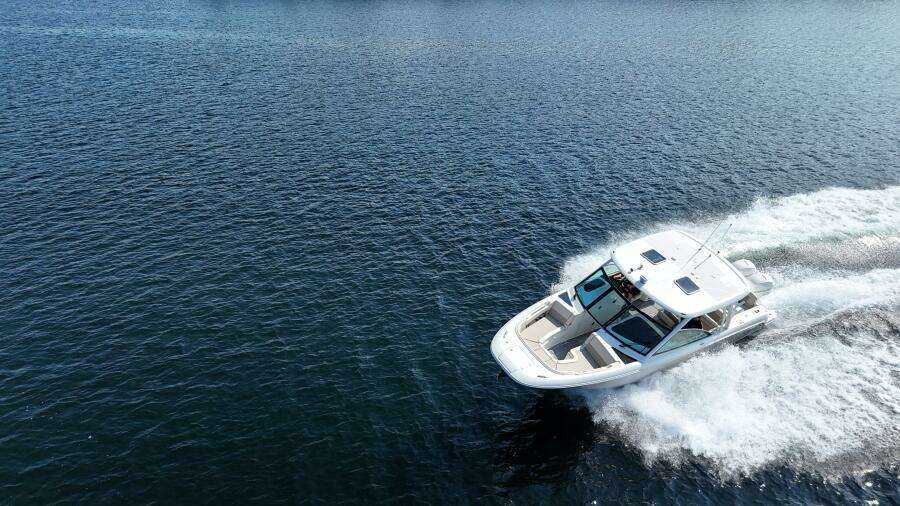 32ft Boston Whaler Yacht For Sale