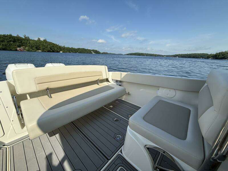 32ft Boston Whaler Yacht For Sale